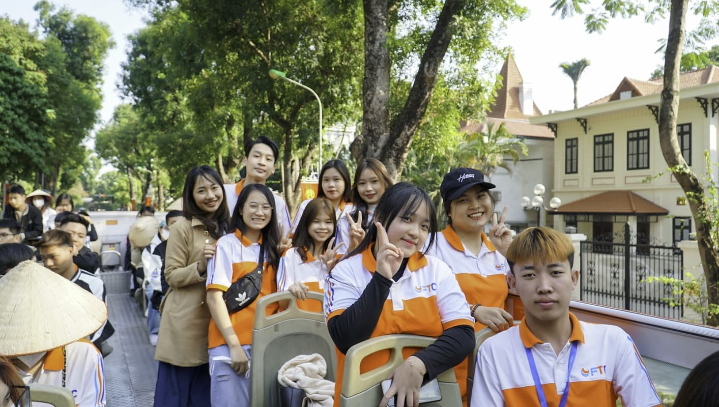 học ph&iacute; hệ đ&agrave;o tạo từ xa ng&agrave;nh quản trị dịch vụ du lịch v&agrave; lữ h&agrave;nh